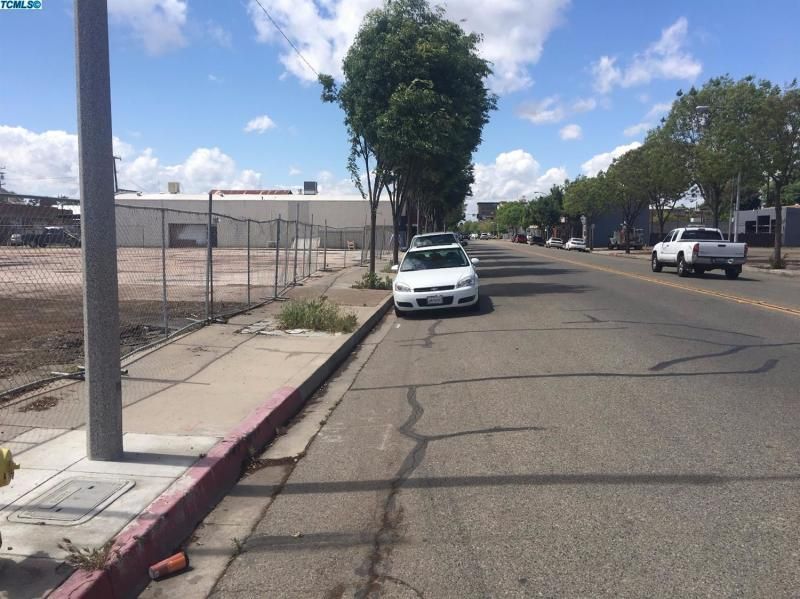 615 E Main St, Visalia, CA 93292